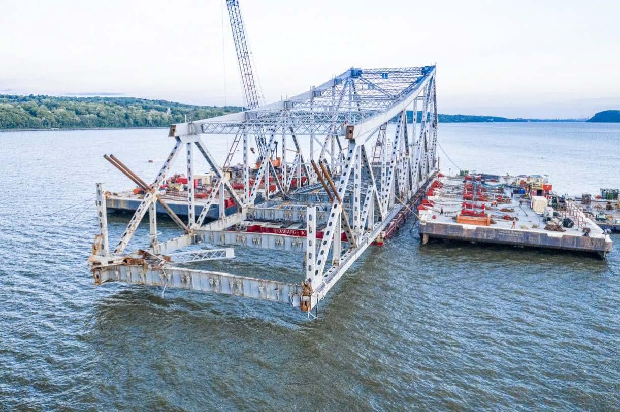 Tappan Zee Bridge loaded onto barge
